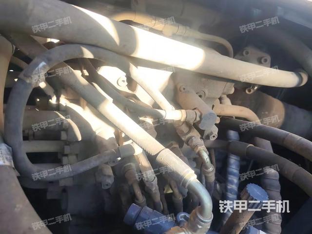 回转马达和主控阀（整机外观）