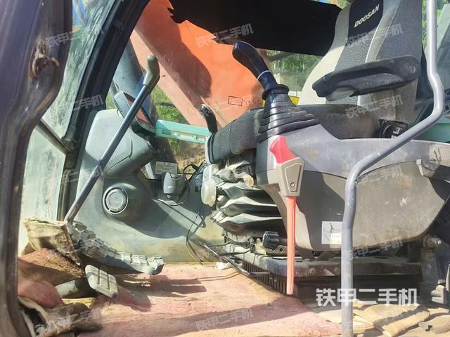 驾驶室整体（整机外观）