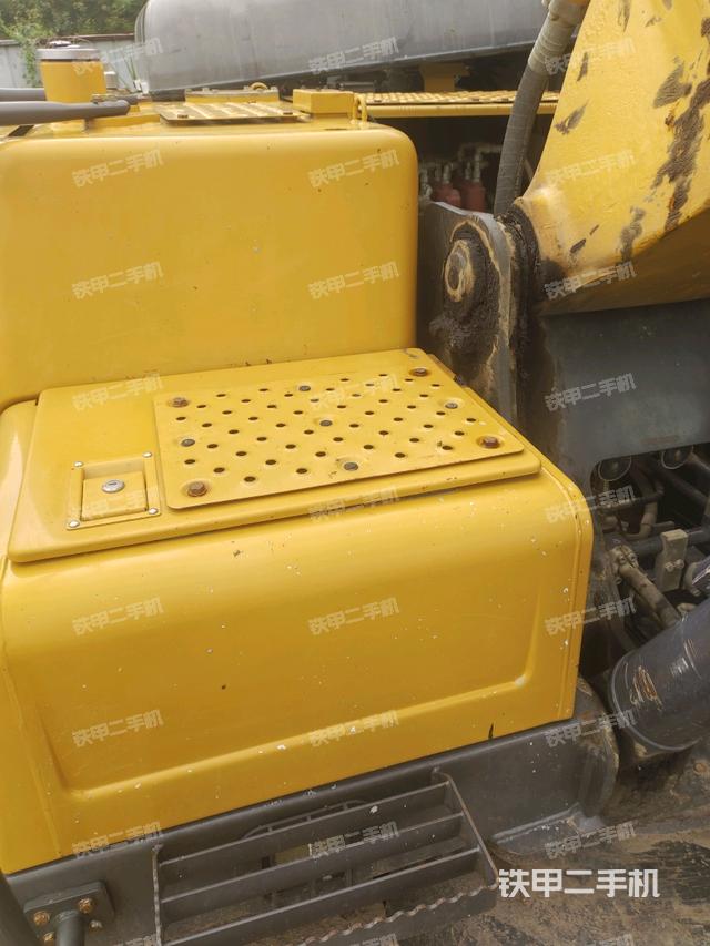 大臂根部?斜視(工作和回轉(zhuǎn)裝置) 大臂根部?斜視(工作和回轉(zhuǎn)裝置)