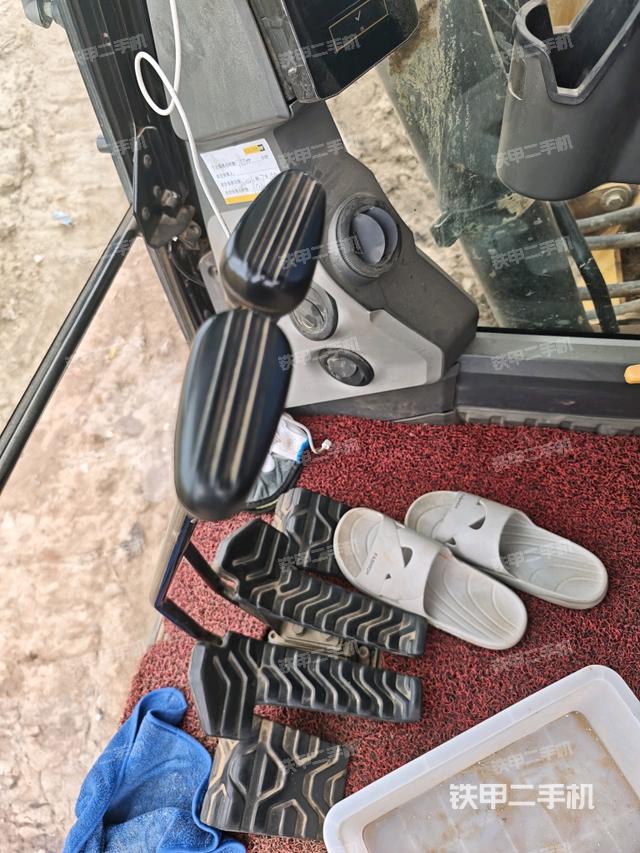 后窗玻璃角标(驾驶室部分) 后窗玻璃角标(驾驶室部分)