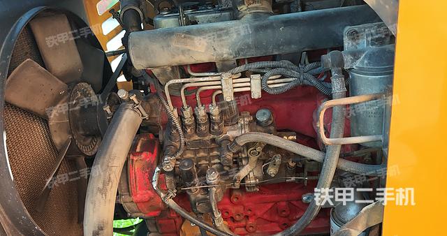 发动机右侧（整机外观及大件）