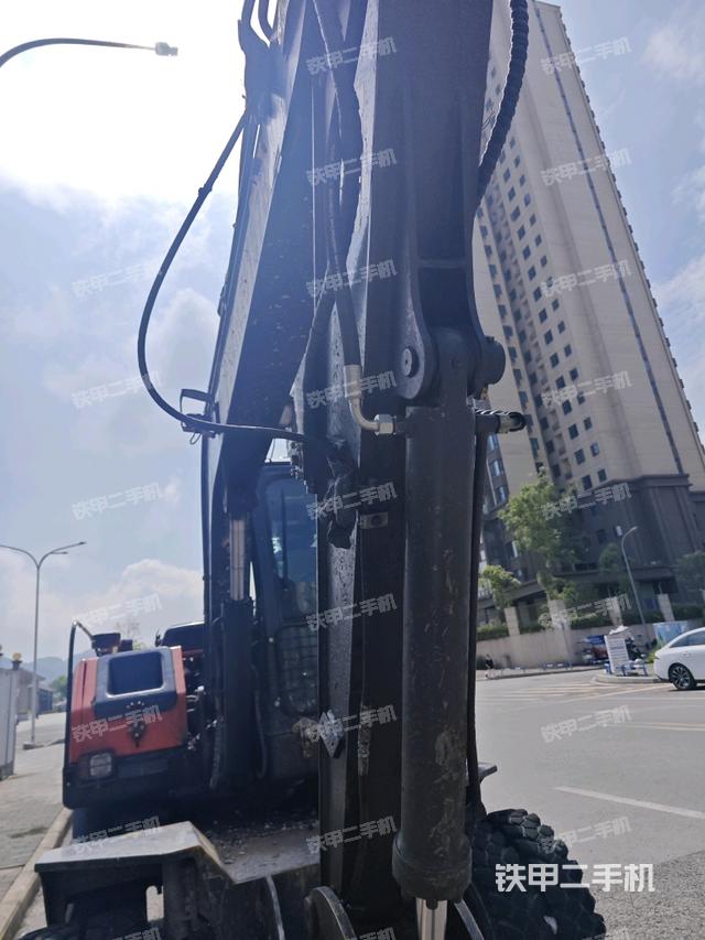 小臂整體右前(工作和回轉(zhuǎn)裝置) 小臂整體右前(工作和回轉(zhuǎn)裝置)