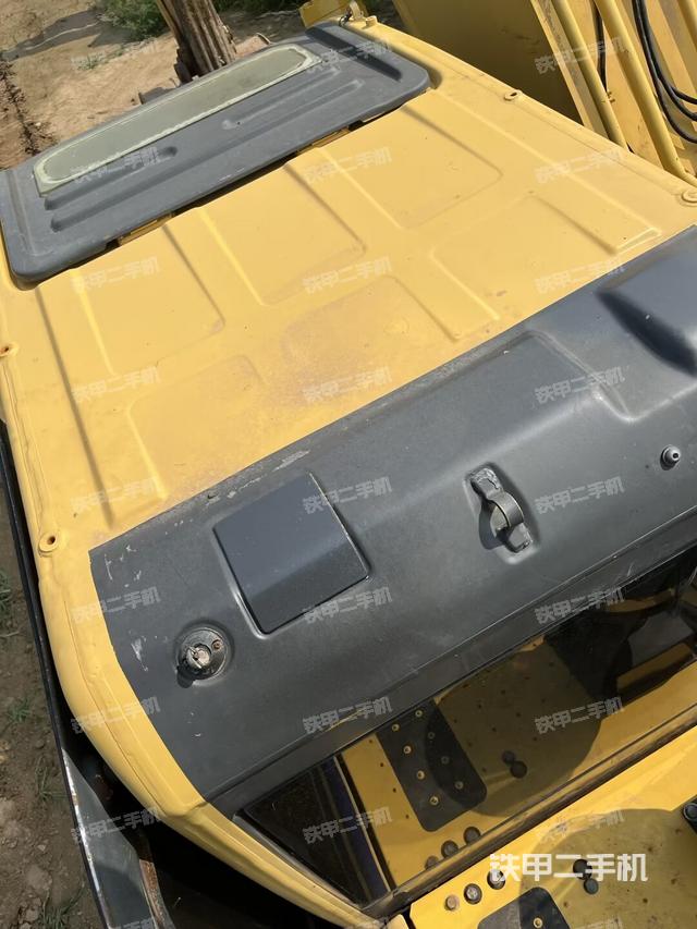 驾驶室顶部(整机外观) 驾驶室顶部(整机外观)