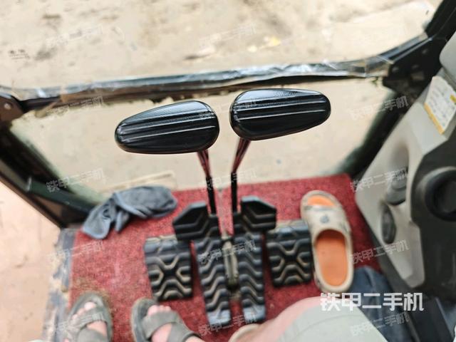 座椅右側(cè)控制臺/鑰匙門/油門/含右手柄(駕駛室部分) 座椅右側(cè)控制臺/鑰匙門/油門/含右手柄(駕駛室部分)
