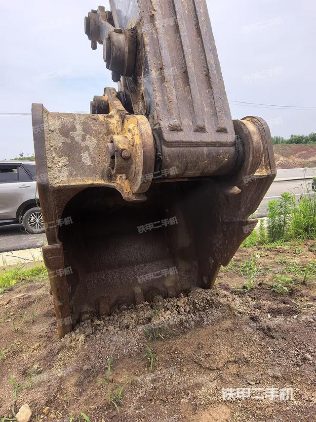 鏟斗右后整體(工作和回轉(zhuǎn)裝置) 鏟斗右后整體(工作和回轉(zhuǎn)裝置)