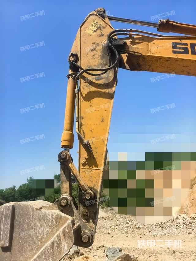 小臂整体左后(工作和回转装置) 小臂整体左后(工作和回转装置)