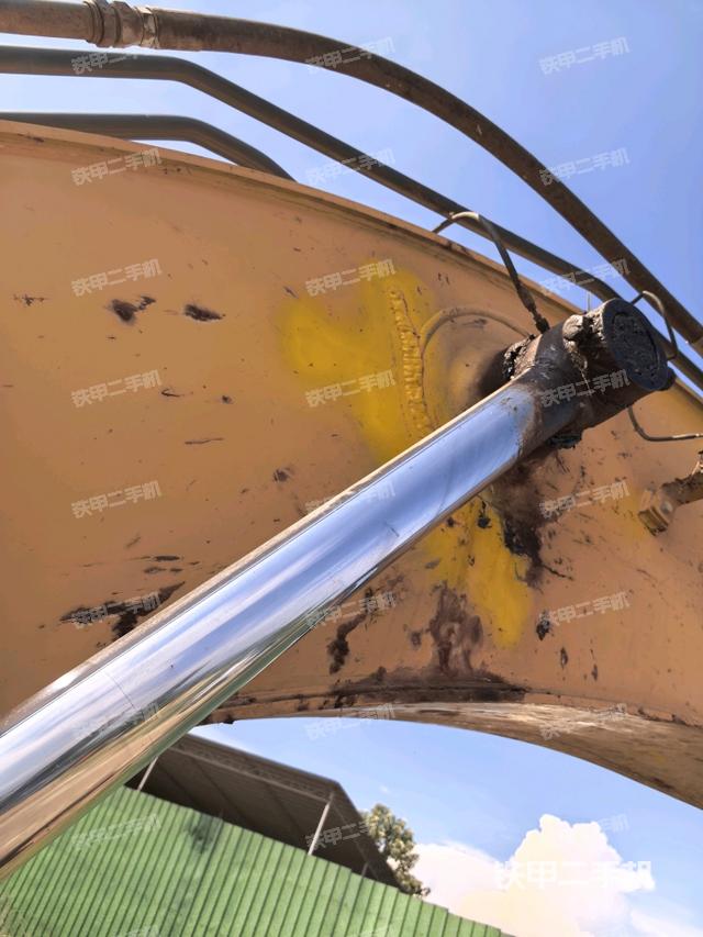 小臂整体右前(工作和回转装置) 小臂整体右前(工作和回转装置)