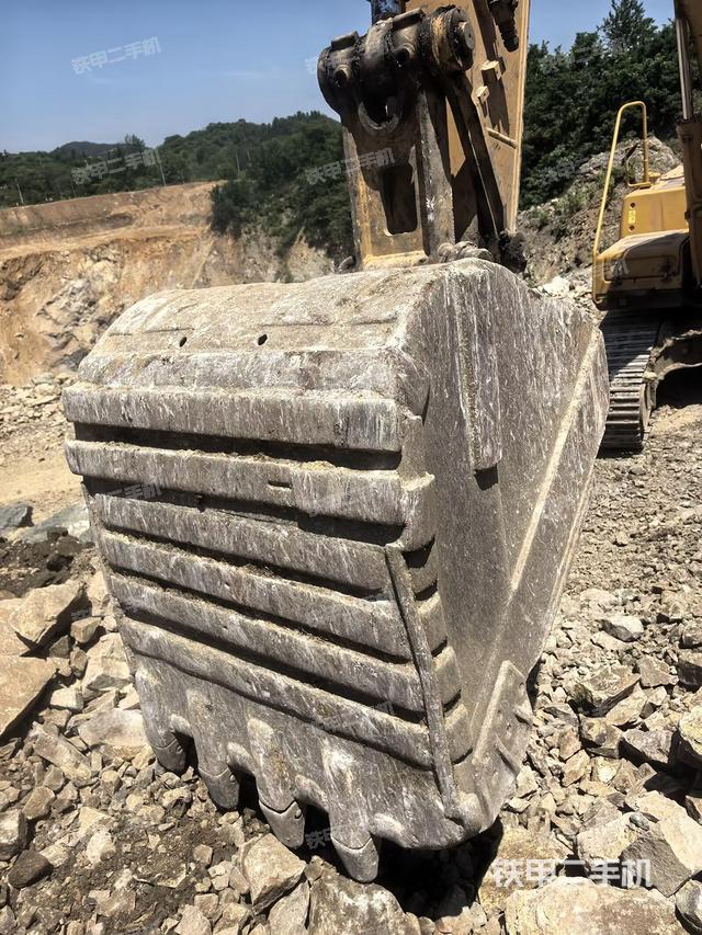 铲斗45度(工作和回转装置) 铲斗45度(工作和回转装置)