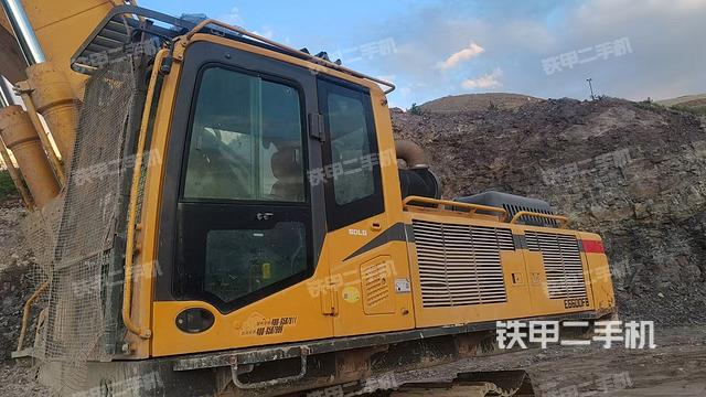 驾驶室顶部(整机外观) 驾驶室顶部(整机外观)