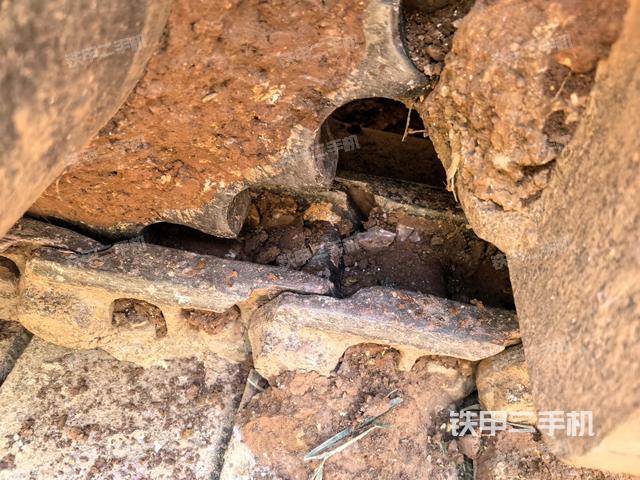 右侧履带整体(行走机构) 右侧履带整体(行走机构)