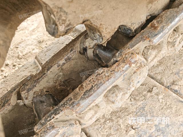 右导向轮(行走机构) 右导向轮(行走机构)