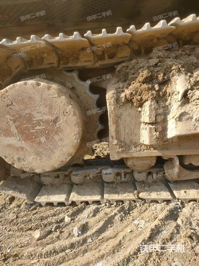 单侧履带整体(整机外观) 单侧履带整体(整机外观)