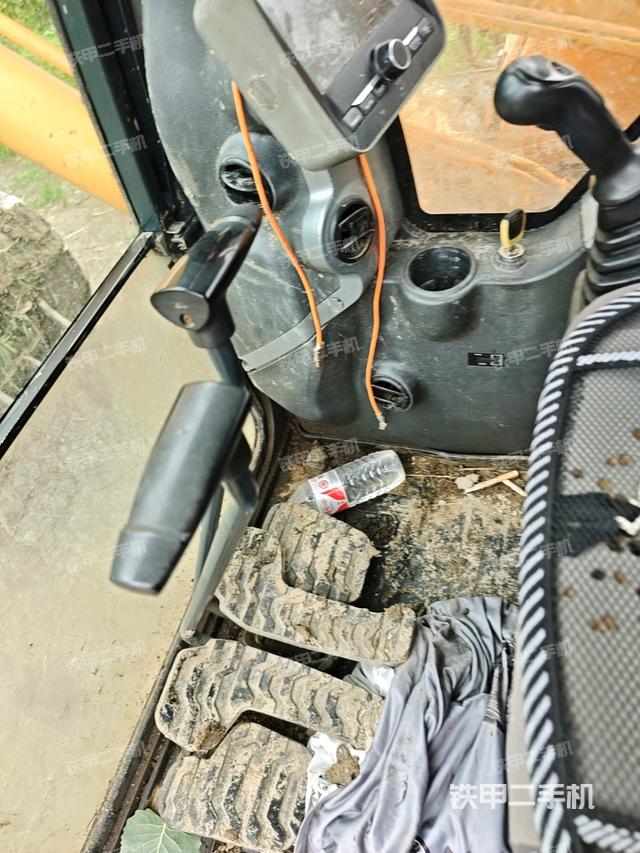 座椅左側(cè)控制臺(tái)/音響/含左手柄(駕駛室部分) 座椅左側(cè)控制臺(tái)/音響/含左手柄(駕駛室部分)