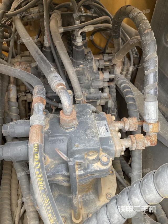 回转马达和主控阀（整机外观）