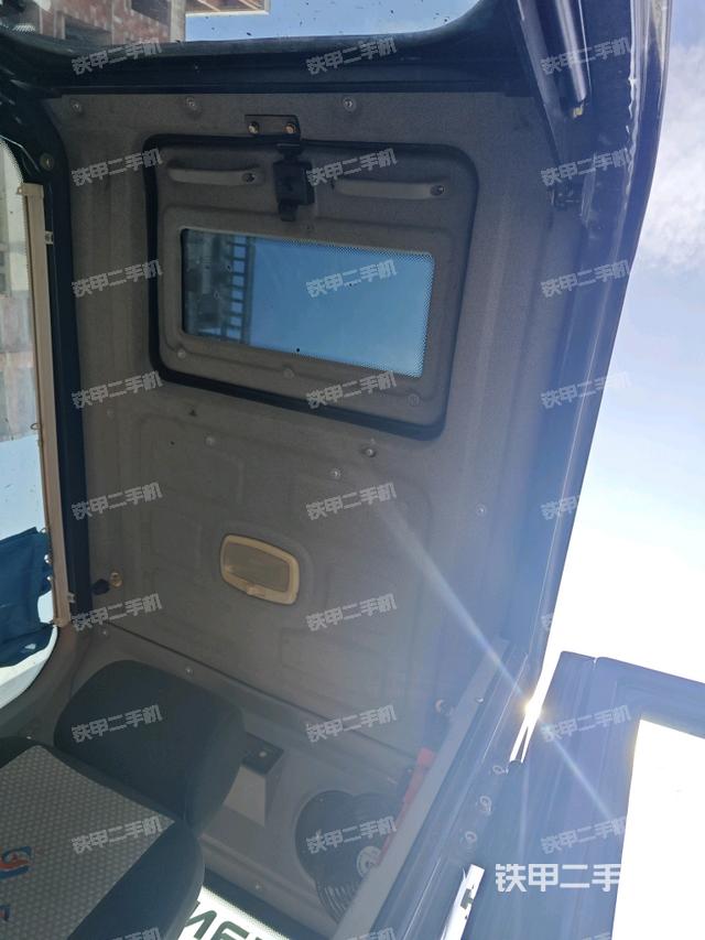 頂棚整體(駕駛室部分) 頂棚整體(駕駛室部分)