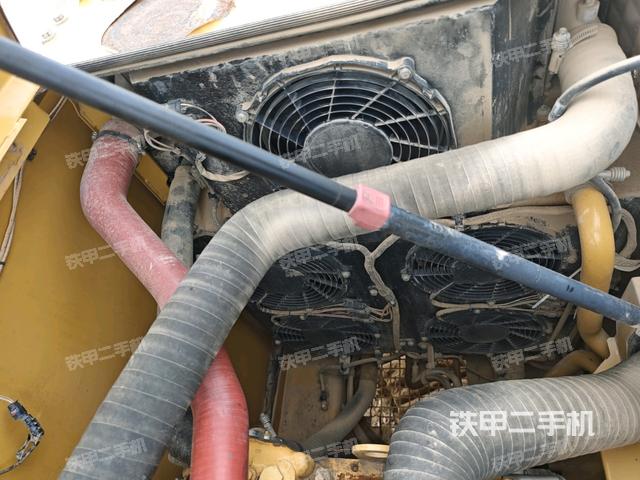 散热器正面(大件舱室) 散热器正面(大件舱室)