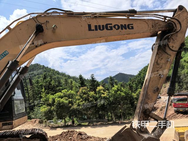 铲斗右后整体(工作和回转装置) 铲斗右后整体(工作和回转装置)