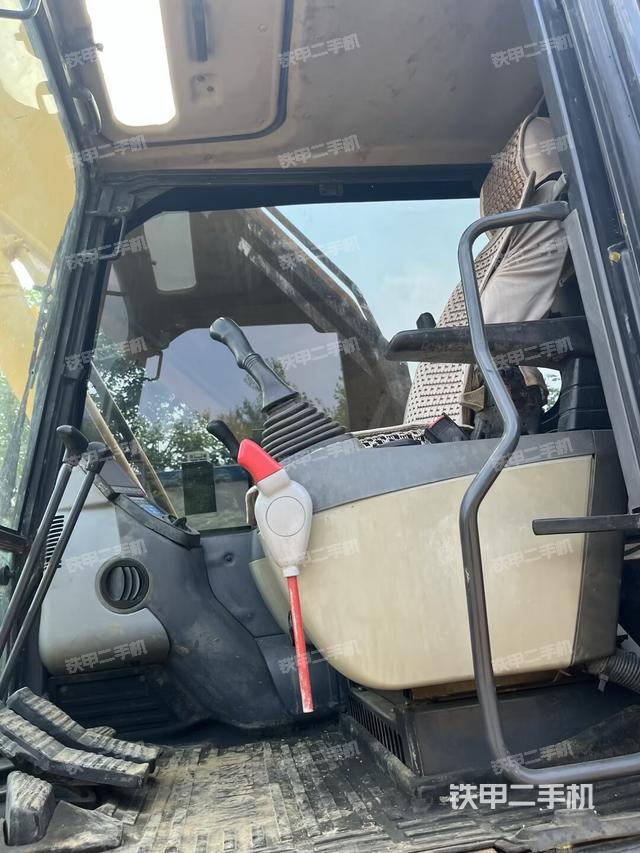 驾驶室整体(整机外观) 驾驶室整体(整机外观)