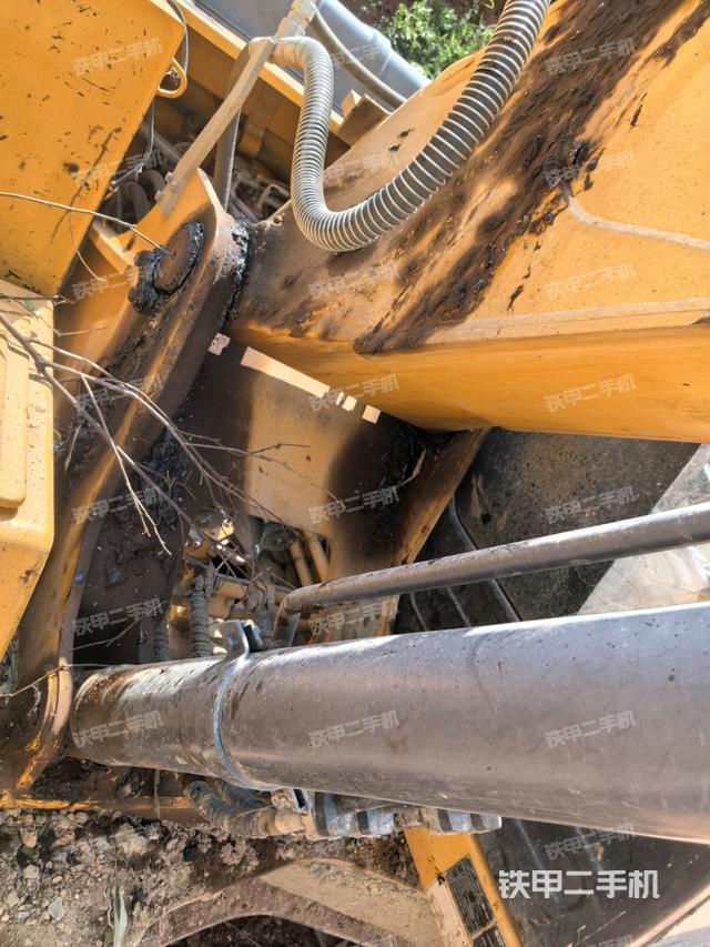 转盘和下车架正前(工作和回转装置) 转盘和下车架正前(工作和回转装置)