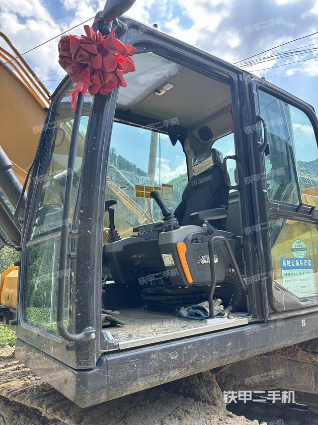 驾驶室整体(整机外观) 驾驶室整体(整机外观)