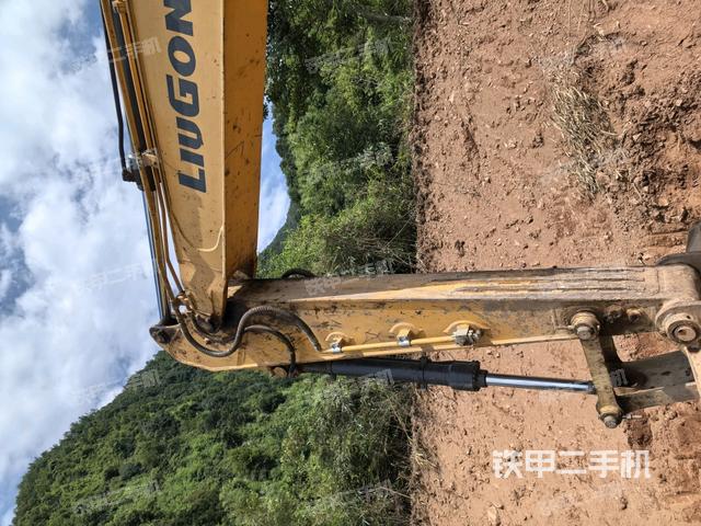 大臂根部 斜视(工作和回转装置) 大臂根部 斜视(工作和回转装置)