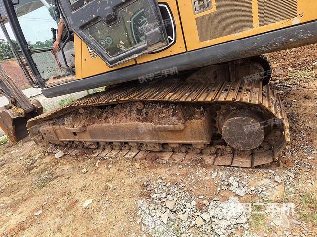 左側(cè)履帶整體?(行走機(jī)構(gòu)) 左側(cè)履帶整體?(行走機(jī)構(gòu))