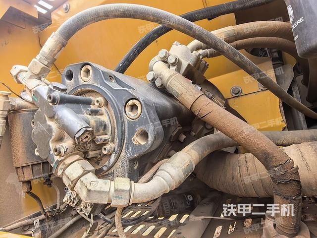 液壓泵斜45?右(大件艙室) 液壓泵斜45?右(大件艙室)