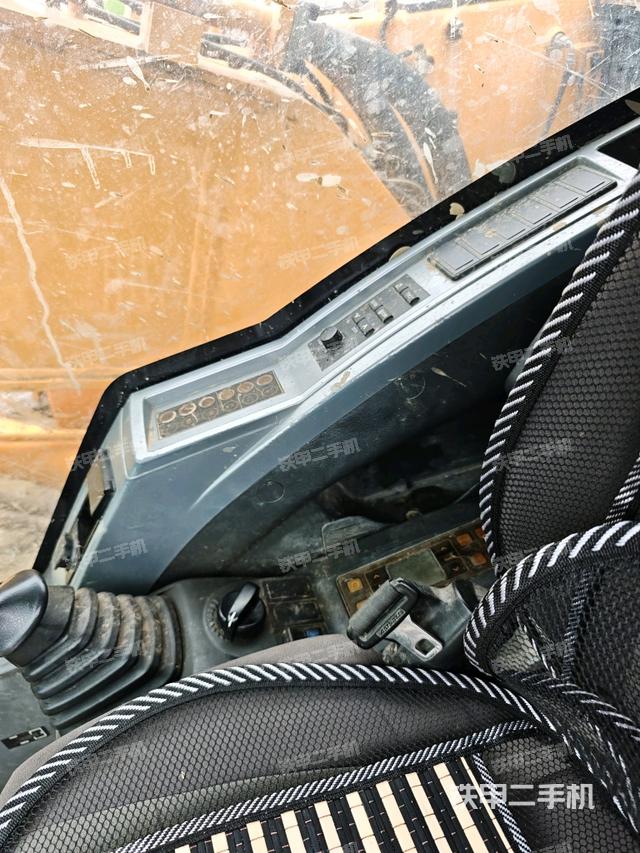 座椅后部(駕駛室部分) 座椅后部(駕駛室部分)