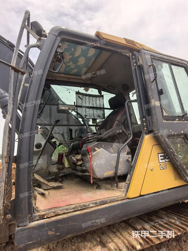 頂棚整體(駕駛室部分) 頂棚整體(駕駛室部分)