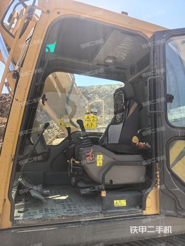 顶棚整体(驾驶室部分) 顶棚整体(驾驶室部分)