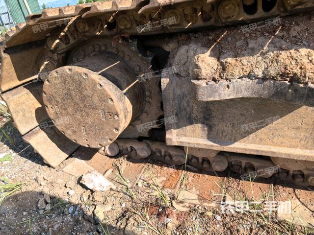 右侧履带整体(行走机构) 右侧履带整体(行走机构)