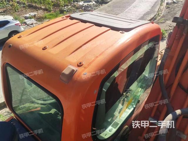 驾驶室顶部（整机外观）