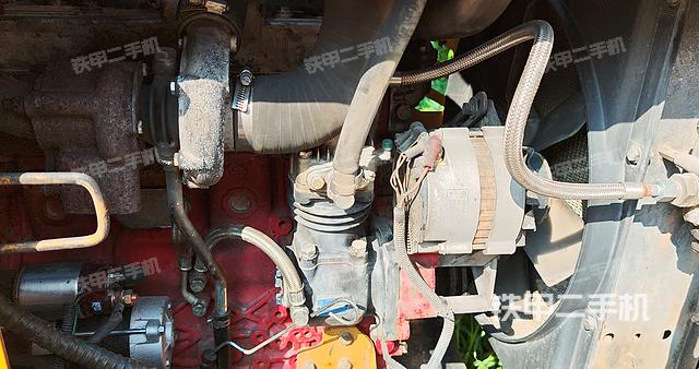 发动机左侧（整机外观及大件）