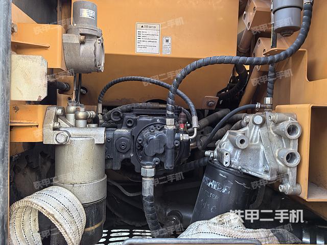 液压泵舱室正面整体(整机外观) 液压泵舱室正面整体(整机外观)