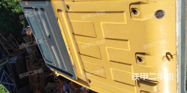 驾驶室顶部(整机外观) 驾驶室顶部(整机外观)