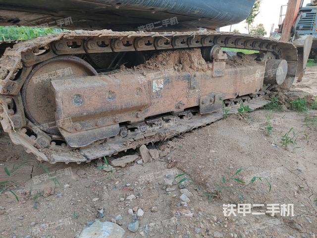 单侧履带整体(整机外观) 单侧履带整体(整机外观)