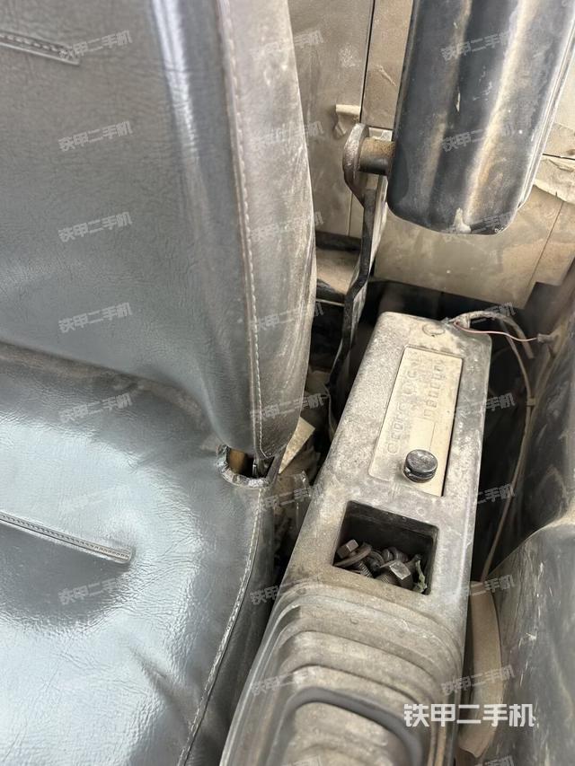 座椅左側(cè)控制臺/音響/含左手柄（駕駛室部分）