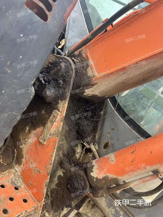 大臂根部?斜（工作和回轉(zhuǎn)裝置）