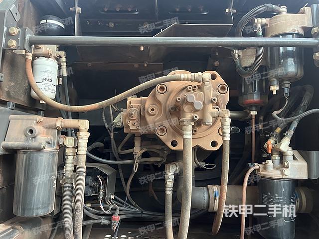液壓泵艙室正面整體（整機(jī)外觀）
