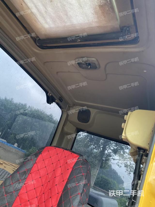 驾驶室顶部（整机外观）