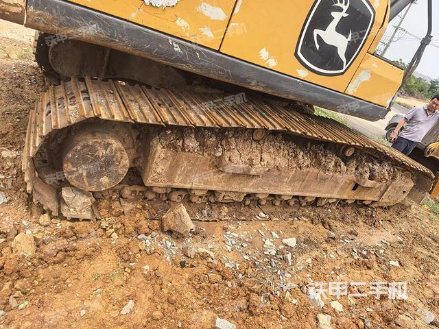 右側(cè)履帶整體(行走機(jī)構(gòu)) 右側(cè)履帶整體(行走機(jī)構(gòu))