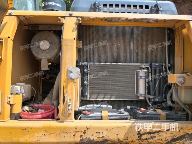 散热器正面(大件舱室) 散热器正面(大件舱室)