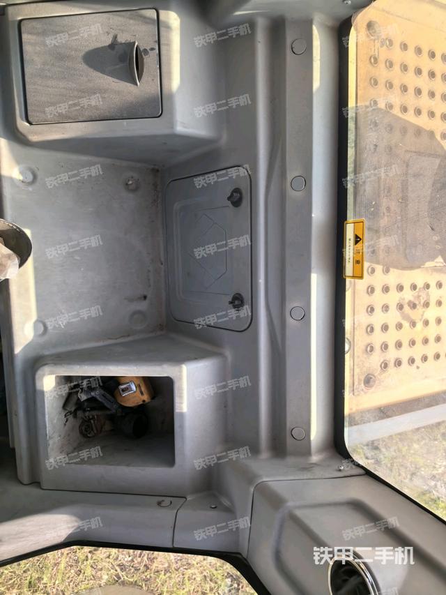 座椅后部(驾驶室部分) 座椅后部(驾驶室部分)