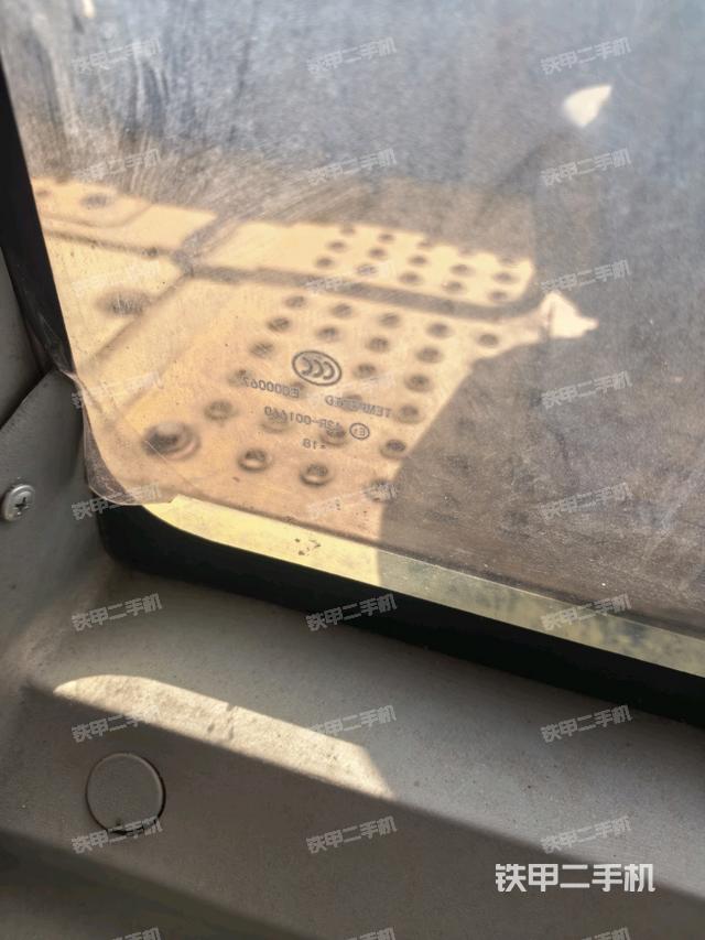 后窗玻璃角标(驾驶室部分) 后窗玻璃角标(驾驶室部分)