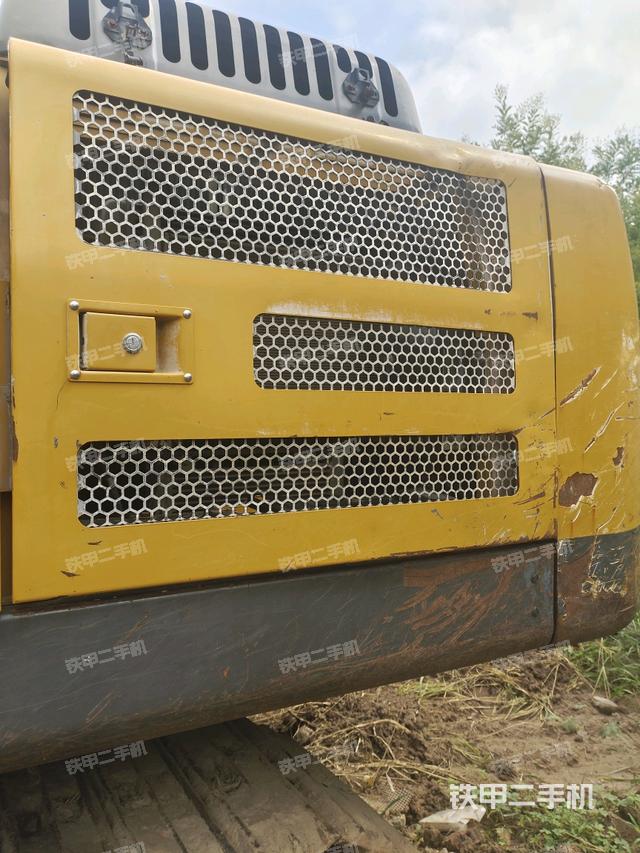 散熱器正面(大件艙室) 散熱器正面(大件艙室)