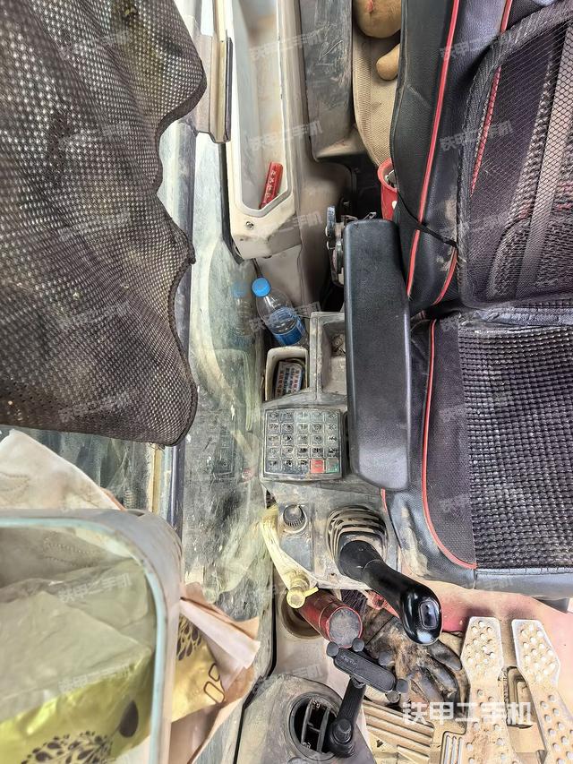 座椅右側(cè)控制臺(tái)/鑰匙門/油門/含右手柄(駕駛室部分) 座椅右側(cè)控制臺(tái)/鑰匙門/油門/含右手柄(駕駛室部分)