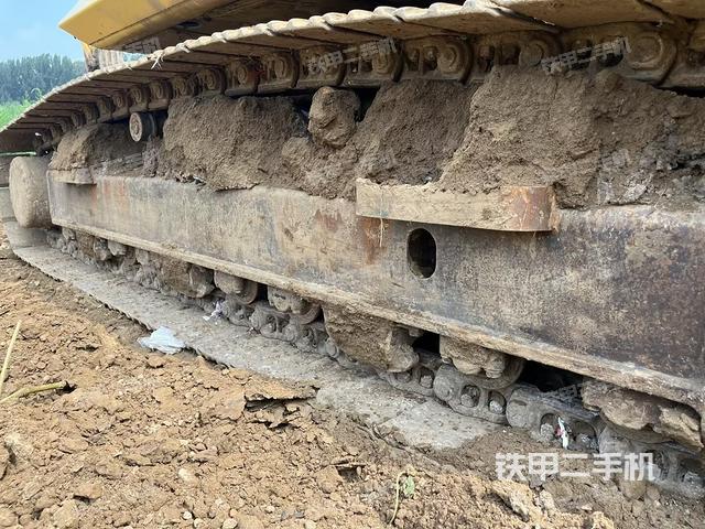 单侧履带整体(整机外观) 单侧履带整体(整机外观)