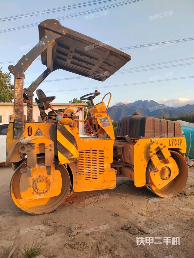 整机右侧(设备外观及核心部件) 整机右侧(设备外观及核心部件)