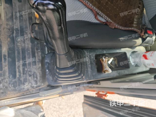 座椅左側(cè)控制臺/音響/含左手柄(駕駛室部分) 座椅左側(cè)控制臺/音響/含左手柄(駕駛室部分)