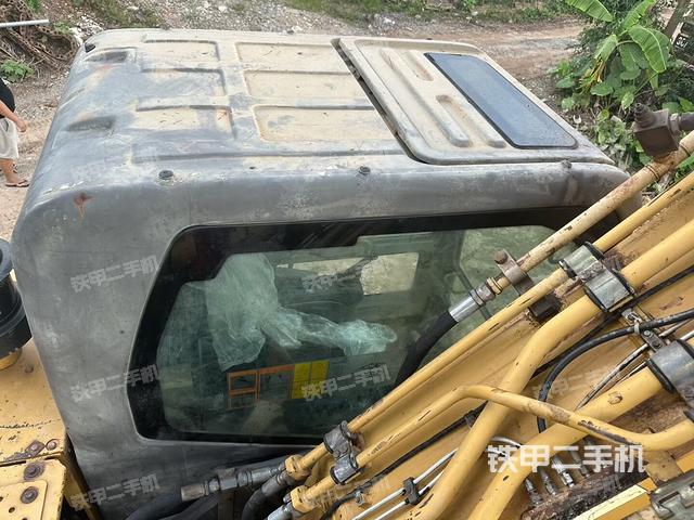 驾驶室顶部（整机外观）